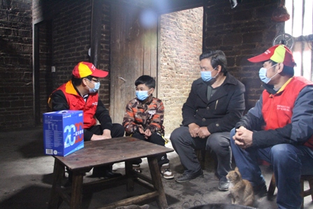 國(guó)網(wǎng)江永縣供電公司：迎春風(fēng)進(jìn)瑤寨，學(xué)雷鋒獻(xiàn)愛(ài)心