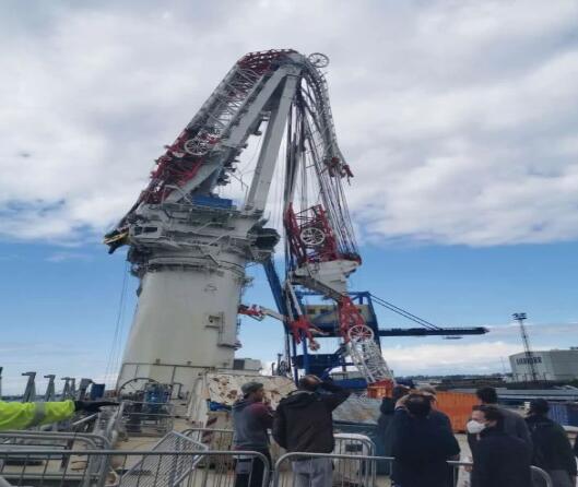 全球最大噸位風(fēng)電安裝船吊臂攔腰折斷，損失1億歐元