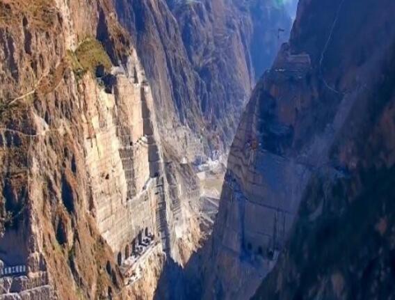 為建烏東德水電站，在峽谷底部挖90米深洞穴，用來干嘛的？