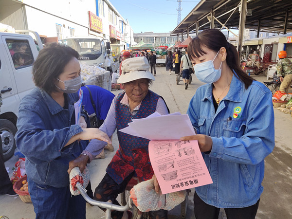 兵團(tuán)一師電力荒地供電所積極開(kāi)展安全月宣傳活動(dòng)