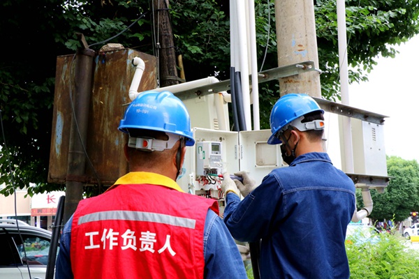 國網(wǎng)伊犁供電公司：嚴(yán)抓“小”現(xiàn)場，推進(jìn)“大”安全