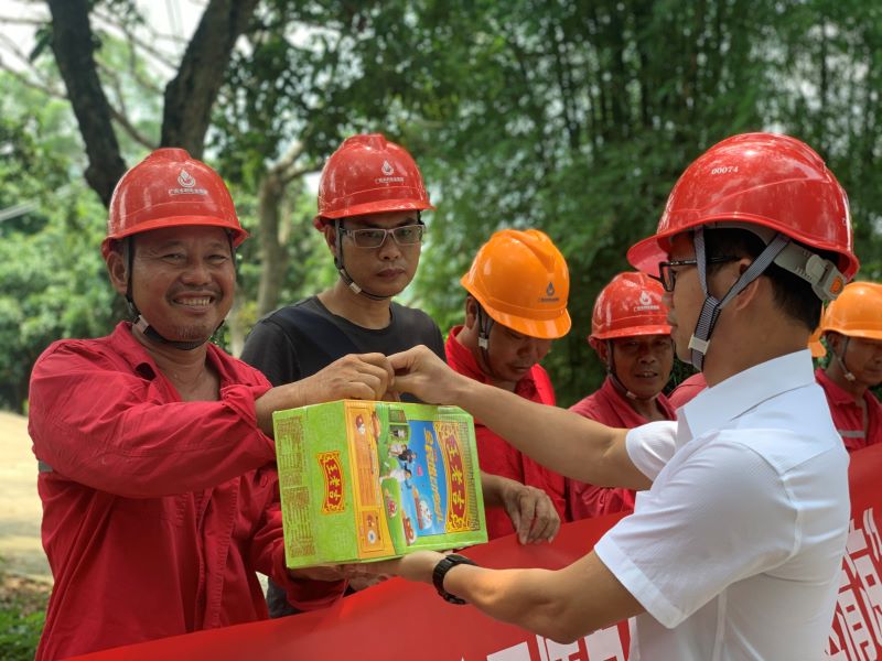 南方電網(wǎng)廣西新電力集團博白供電局夏送清涼鼓干勁，情系一線保供電