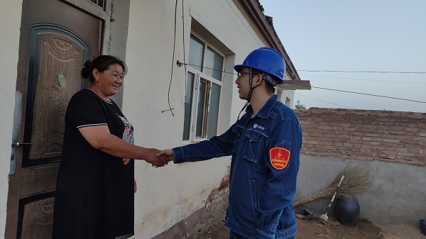 阿拉善電業(yè)局烏力吉供電分局：叔叔，我家沒(méi)電啦