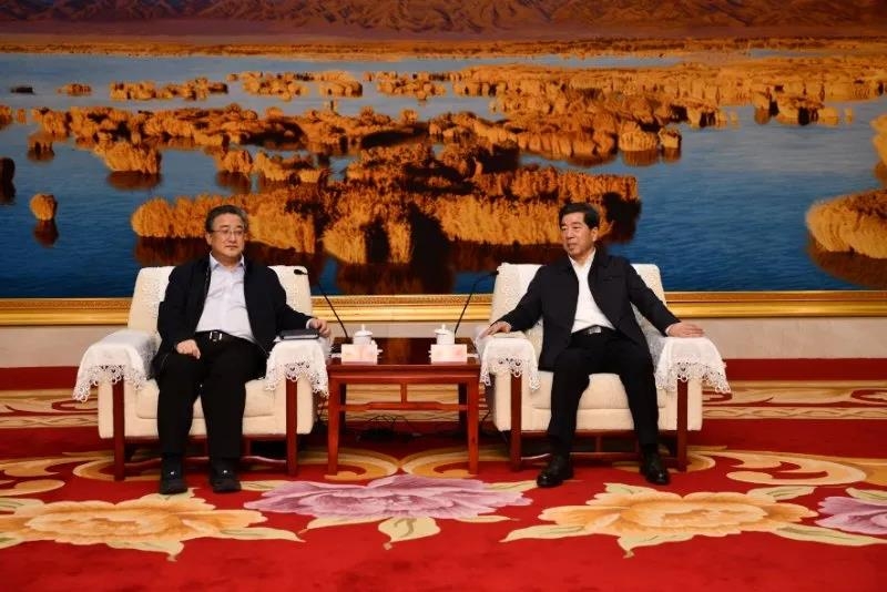 中核集團黨組書記、董事長余劍鋒與寧夏黨委書記陳潤兒會談