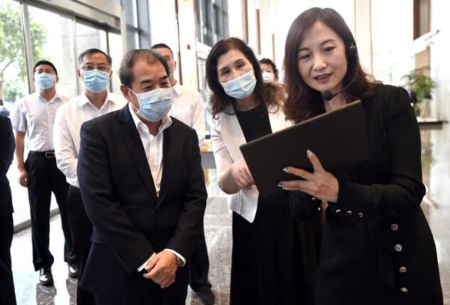 南方電網(wǎng)公司董事長、黨組書記孟振平調(diào)研鼎和保險公司