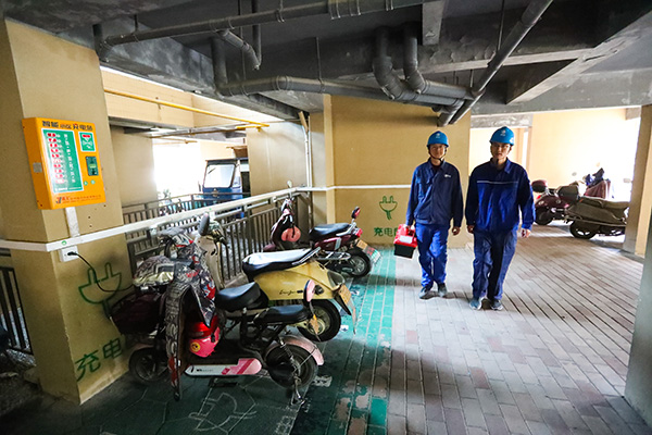 “小電驢”充電更安全了！寧?？h24393個充電接口完成升級改造