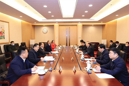 國(guó)家電網(wǎng)公司總經(jīng)理、黨組副書(shū)記辛保安與西安交通大學(xué)黨委書(shū)記盧建軍會(huì)談