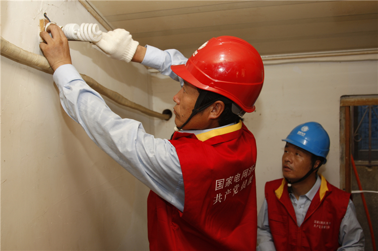 國網象山縣供電公司紅船服務進社區(qū)，把牢冬季安全用電關