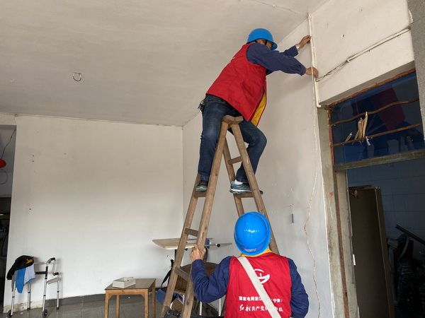 國(guó)網(wǎng)寧?？h供電公司加快老小區(qū)改造 居民用電實(shí)現(xiàn)安全和穩(wěn)定“雙保險(xiǎn)”