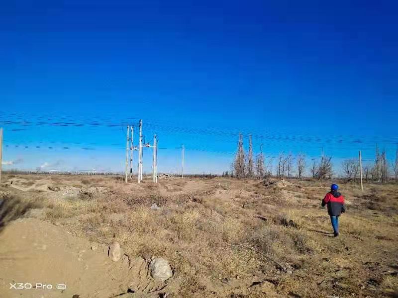 烏海電業(yè)局農(nóng)電處千里山農(nóng)電所：加強巡線，確保冬季電網(wǎng)安全