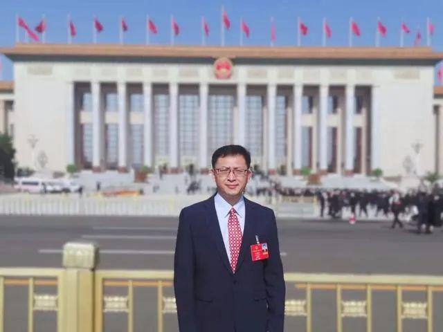 加快推動新能源行業(yè) 與人工智能融合創(chuàng)新——訪全國人大代表、樂山太陽能研究院院長姜希猛