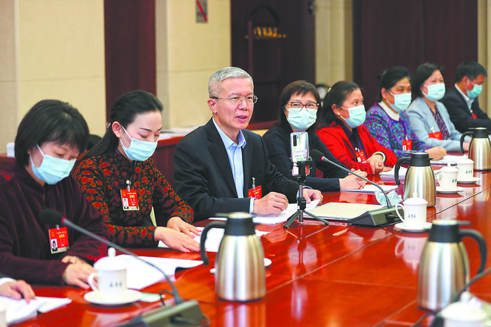 全國人大代表國網(wǎng)安徽省電力有限公司總經(jīng)理、黨委副書記 張凡華：構(gòu)建以電為中心的終端