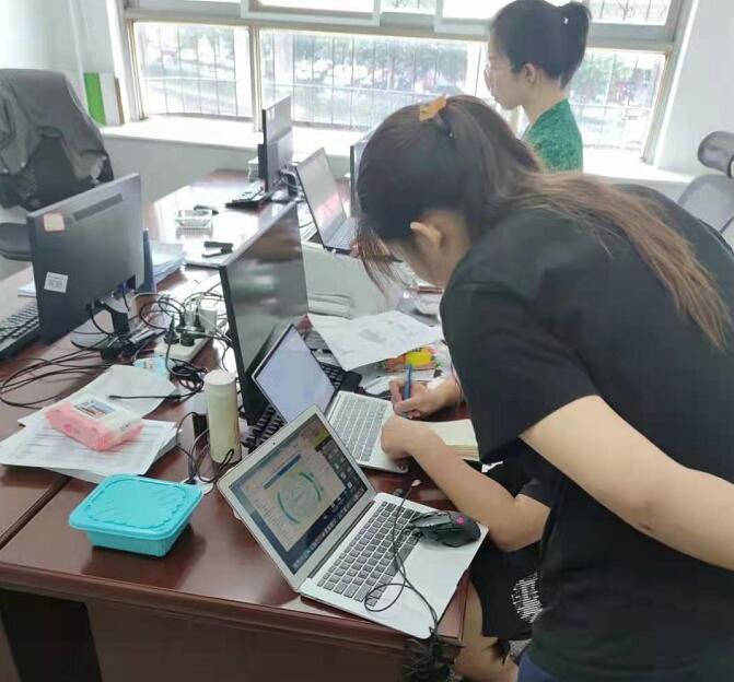 國網(wǎng)信通產(chǎn)業(yè)集團(tuán)：暴雨中，他們選擇堅守崗位