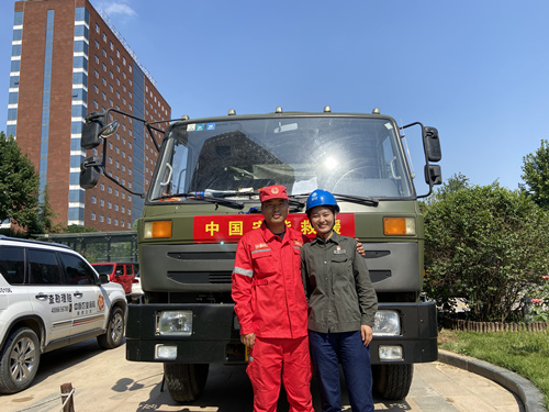 上陣夫妻檔，十天才回家