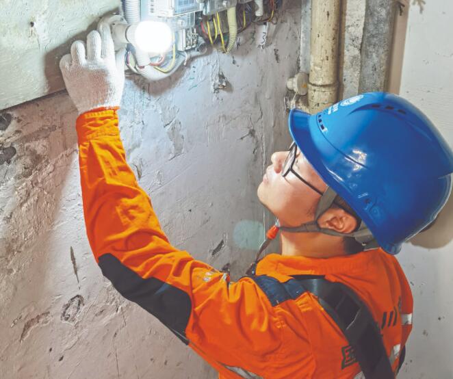 有一分熱，發(fā)一分光——“四川好人”瀘州供電公司員工李鳳麟的志愿服務(wù)故事