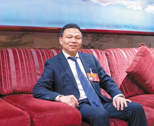 強電網(wǎng)優(yōu)服務(wù) 推動城鄉(xiāng)一體化發(fā)展——訪全國人大代表、奧克斯集團有限公司董事長鄭堅江