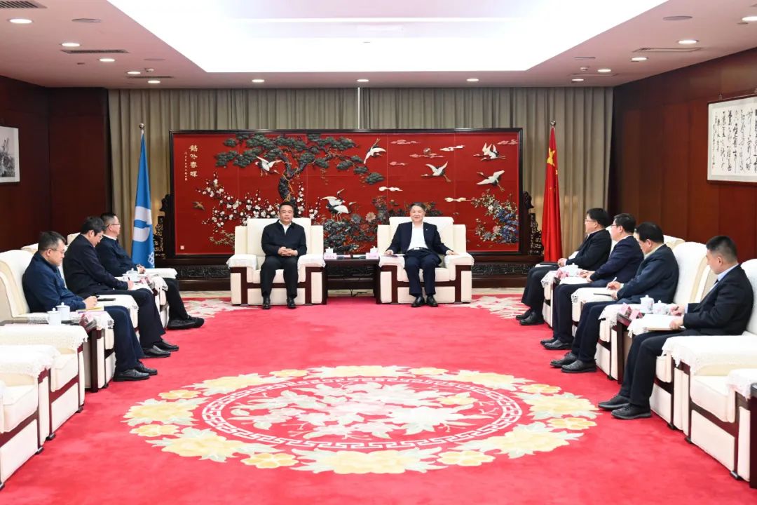 溫樞剛會(huì)見哈電集團(tuán)董事長、黨委書記曹志安