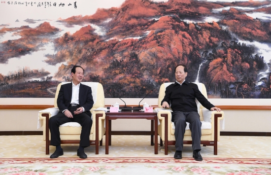 丁焰章拜會內(nèi)蒙古自治區(qū)黨委書記、人大常委會主任石泰峰