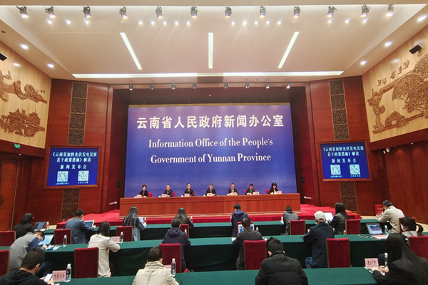 隨著“雙碳”戰(zhàn)略深入推進(jìn)，云南省立足綠色能源優(yōu)勢，堅(jiān)持以綠色能源開發(fā)和能源保障網(wǎng)建設(shè)為主線，加快推進(jìn)風(fēng)電、光伏發(fā)電等新能源項(xiàng)目建設(shè)，推動能源產(chǎn)業(yè)成為第一大支柱產(chǎn)業(yè)。為解決當(dāng)前光伏發(fā)電項(xiàng)目開發(fā)中遇到的困