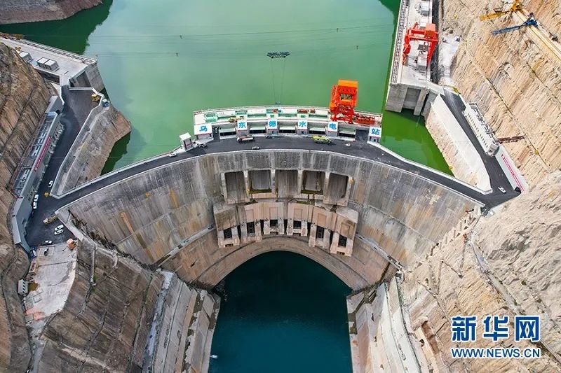 國家能源局章建華：加快推進(jìn)能源轉(zhuǎn)型，大力發(fā)展風(fēng)電和太陽能發(fā)電！