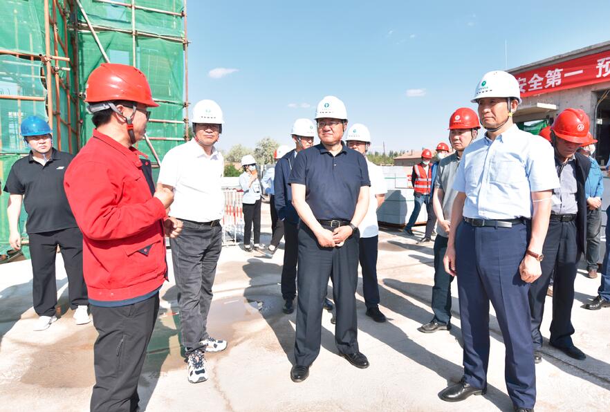 內(nèi)蒙古電力集團公司總經(jīng)理、黨委副書記郝智強一行到烏海地區(qū)調(diào)研