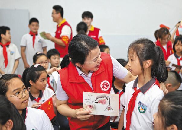 浙江永嘉縣紅十三愛心社25年，幫助4630名貧困學(xué)生