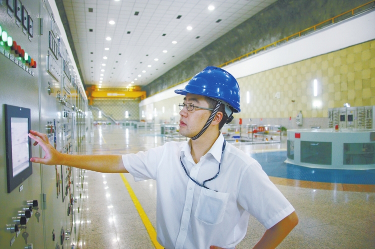 攻堅(jiān)克難、敢于開拓的創(chuàng)新先鋒——記南網(wǎng)調(diào)峰調(diào)頻公司檢修試驗(yàn)分公司總經(jīng)理、黨委副書記鞏宇