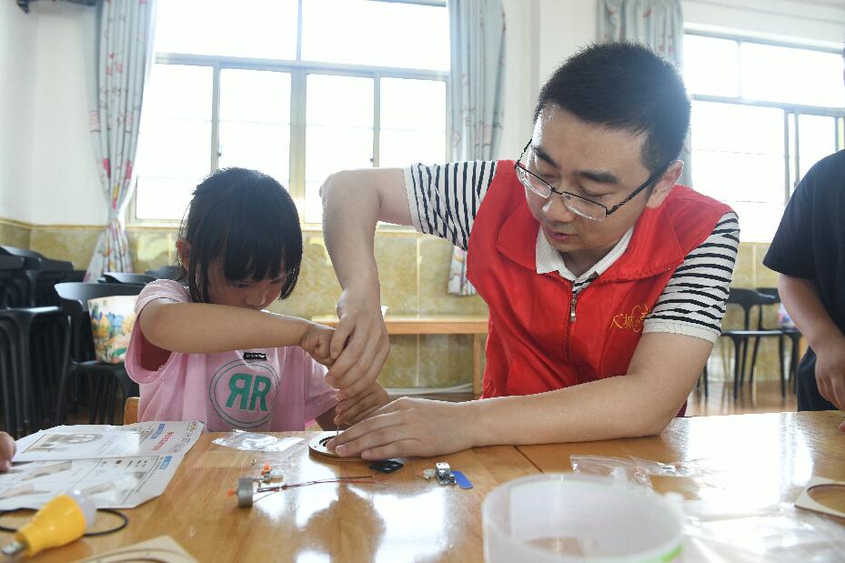 節(jié)能低碳校園行  綠色環(huán)?！耙姟蔽磥?lái)