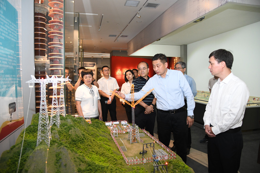 國網陜西電力與甘肅電力公司開展黨團聯(lián)建活動