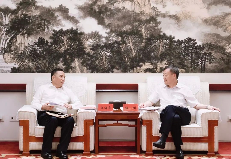 宋海良孫洪水與中國融通集團(tuán)董事長溫剛、總經(jīng)理馬正武座談