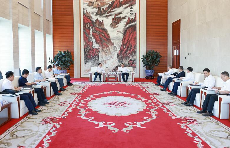 宋海良與武漢理工大學(xué)黨委書記信思金、校長楊宗凱座談