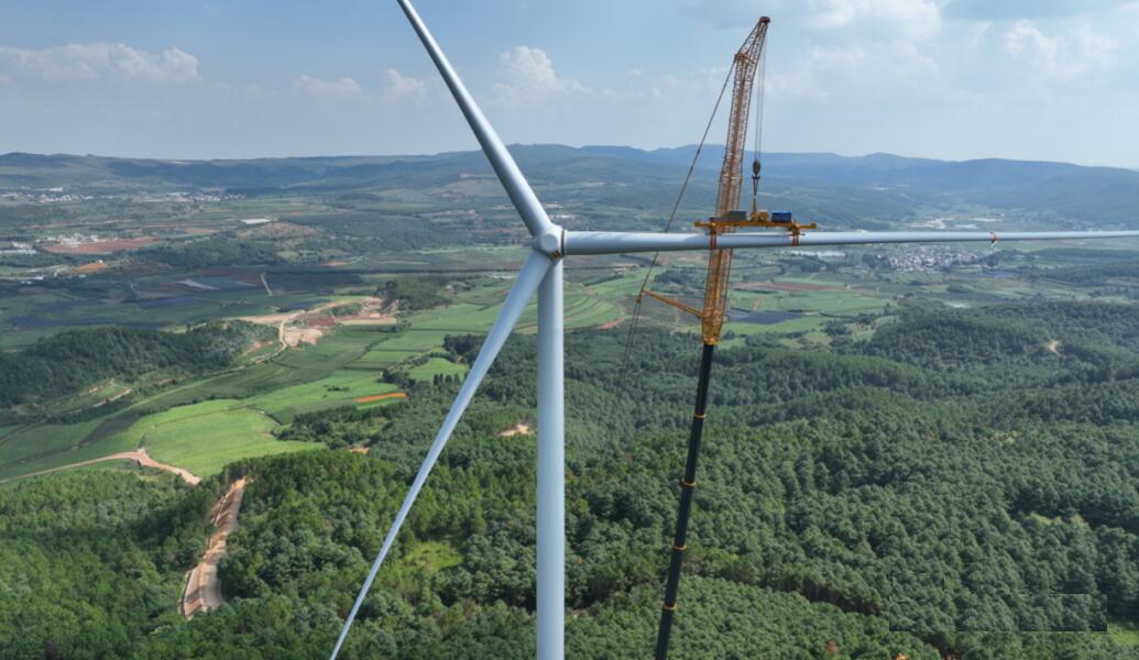 國內(nèi)最大陸上風(fēng)機(jī)，成功吊裝!