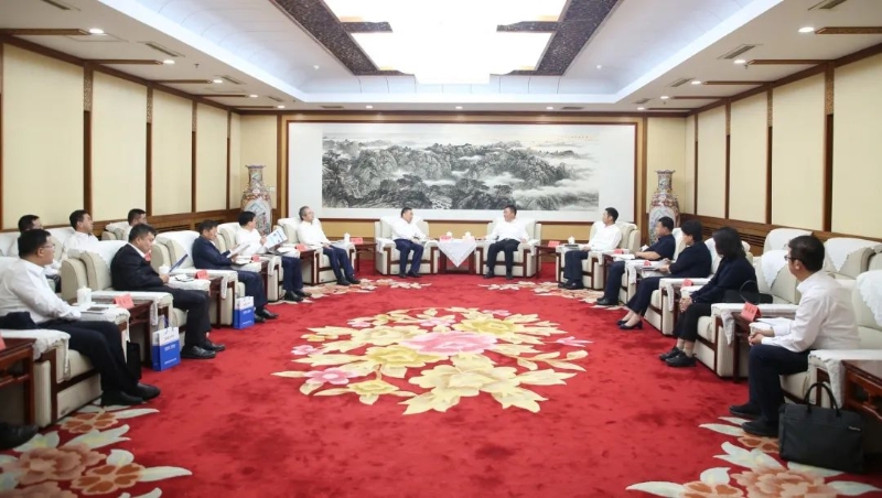 宋海良與內(nèi)蒙古自治區(qū)黨委常委、呼和浩特市委書(shū)記包鋼座談