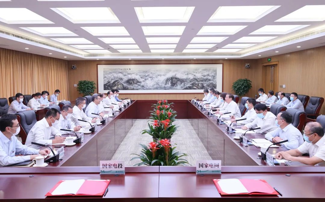 國(guó)家電網(wǎng)董事長(zhǎng)、黨組書記辛保安與國(guó)家電投董事長(zhǎng)錢智民、總經(jīng)理江毅會(huì)談