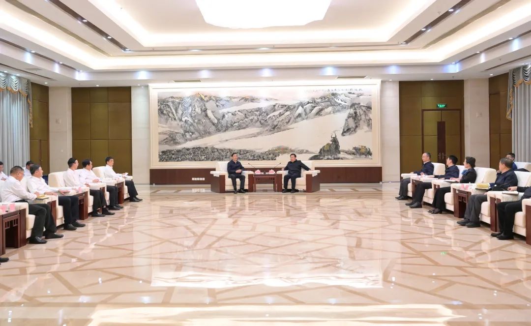 國家電網(wǎng)公司董事長、黨組書辛保安與四川省委書記王曉暉會談