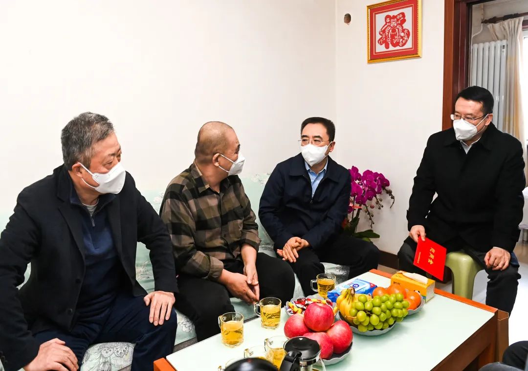 鄒磊、劉明勝走訪慰問退休老領(lǐng)導(dǎo)、勞模遺屬、困難黨員群眾