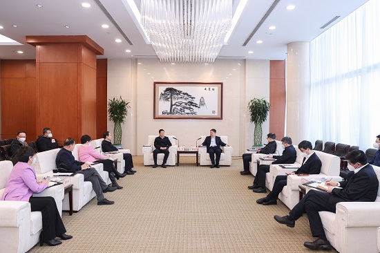 溫樞剛鄧建玲會見鄂爾多斯市委書記李理、市長杜匯良