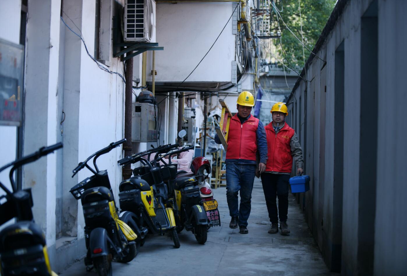 國網(wǎng)余姚市供電公司：“點亮黑樓道2.0”，借“光”照亮居民歸家路