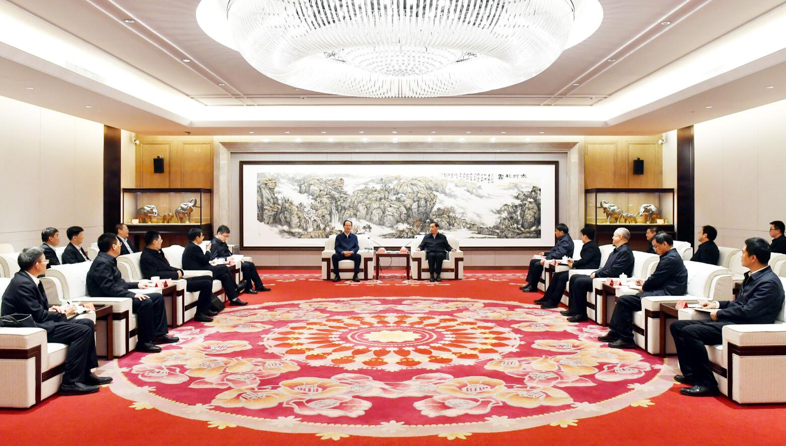 中國(guó)電建黨委書(shū)記、董事長(zhǎng)丁焰章與河北省委常委、石家莊市委書(shū)記張超超會(huì)談