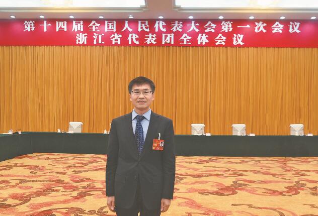 加快能源技術創(chuàng)新 推動成果轉(zhuǎn)化應用——訪全國人大代表、中國科學院寧波材料技術與工程研究所副所長(主持工作)王立平