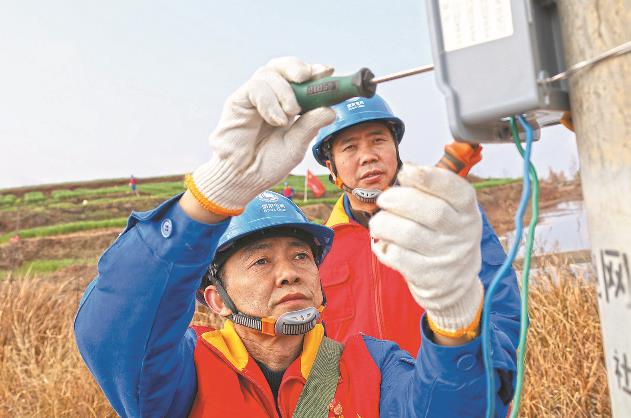 四川通江護航春灌用電，60支服務隊奔走田間