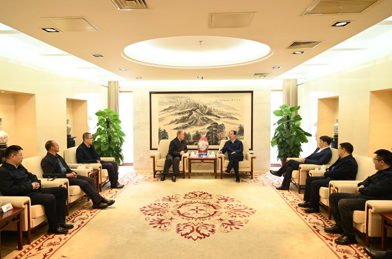 中國電建黨委書記、董事長丁焰章會見內(nèi)蒙古能源集團(tuán)黨委書記、董事長何雨春