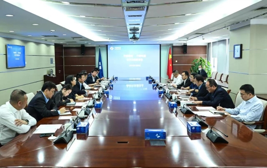 中國電建黨委常委、副總經(jīng)理劉源與中國建材股份副總裁王兵舉行會談