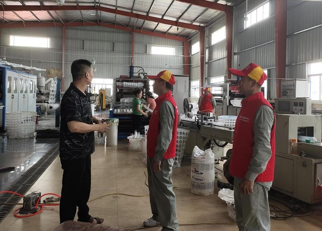 國網(wǎng)石首市供電公司“電”亮綠色經(jīng)濟(jì)，為企業(yè)降成本“支招”