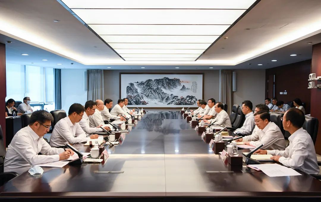 華電集團(tuán)黨組書(shū)記、董事長(zhǎng)江毅與河北省委副書(shū)記、省長(zhǎng)王正譜舉行會(huì)談