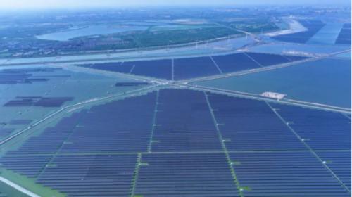 龍?jiān)措娏?80兆瓦鹽光互補(bǔ)項(xiàng)目500千伏升壓站倒送電一次成功