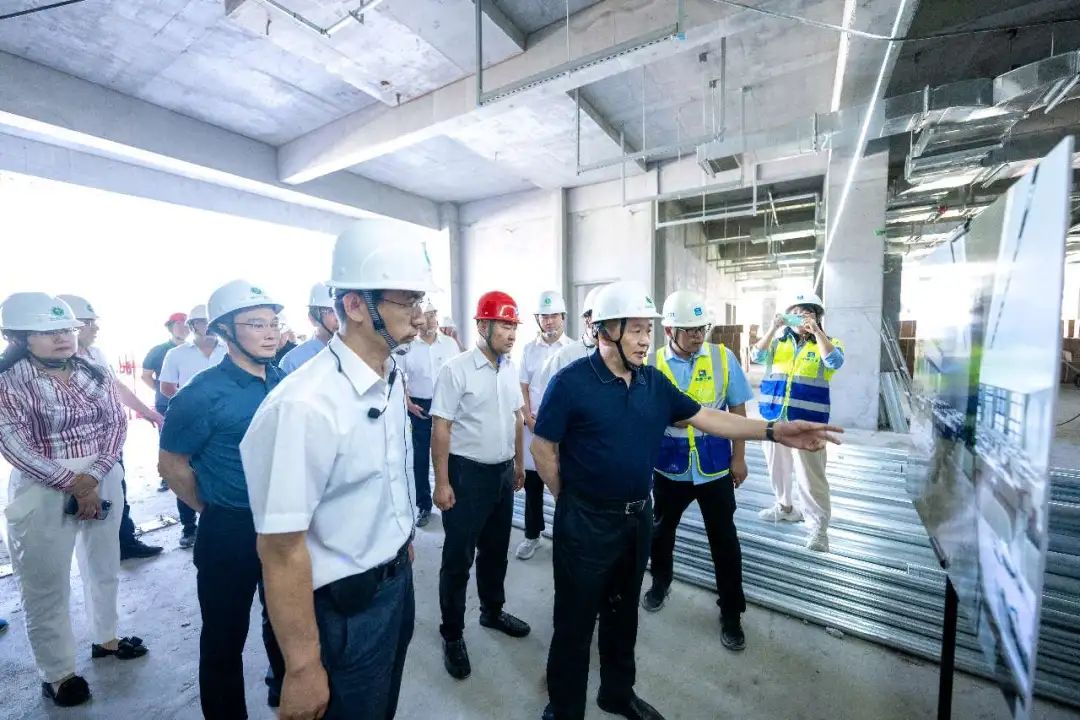 賈振國深入A級大數(shù)據(jù)中心、國家重點(diǎn)實(shí)驗(yàn)室項(xiàng)目現(xiàn)場檢查慰問