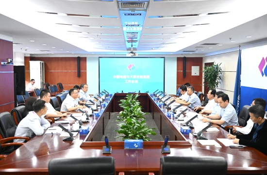 中國(guó)電建黨委書(shū)記、董事長(zhǎng)丁焰章與大家保險(xiǎn)集團(tuán)黨委書(shū)記、董事長(zhǎng)何肖鋒會(huì)談