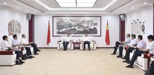 漯河市委書記秦保強、市長黃鈁會見中國電建華中區(qū)總部黨委書記、總經(jīng)理蹇尚友一行