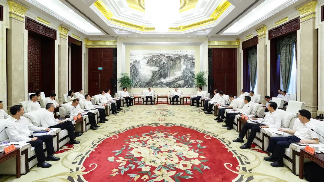 中國華電黨組書記、董事長江毅拜會(huì)貴州省委書記徐麟、省長李炳軍